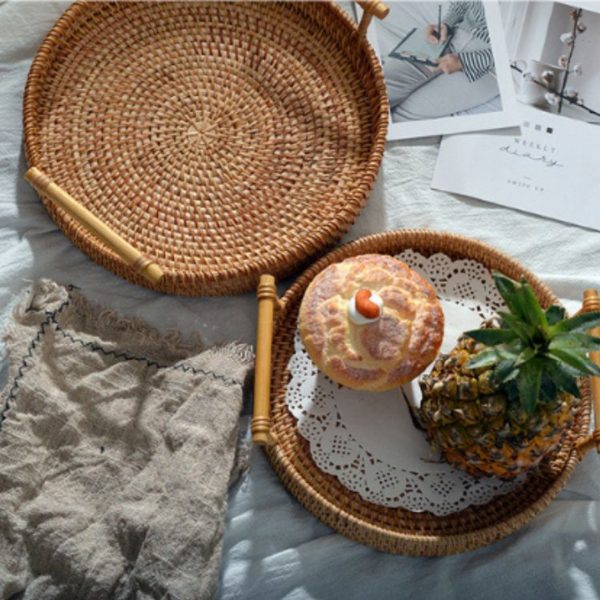 Round rattan tray with wooden handle for storing food